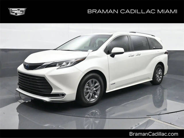 2021 Toyota Sienna XLE FWD photo