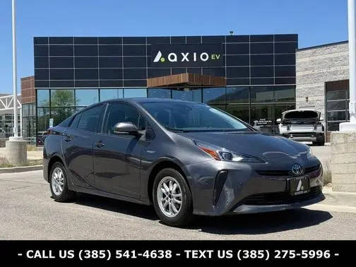 2021 Toyota Prius L Eco FWD photo