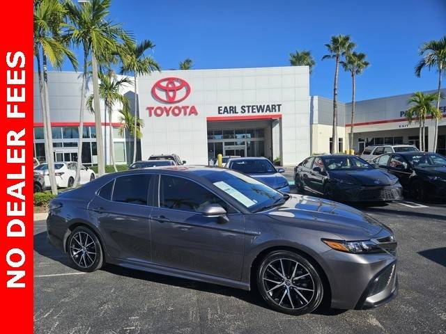 2021 Toyota Camry Hybrid SE FWD photo