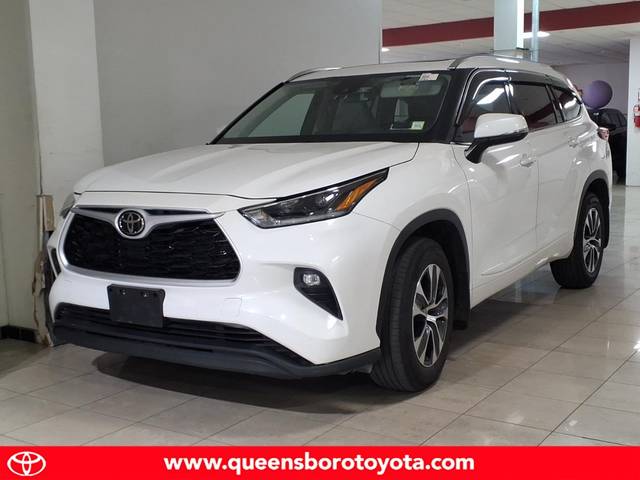 2021 Toyota Highlander XLE AWD photo