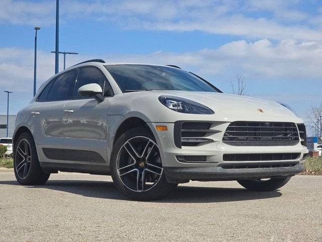 2021 Porsche Macan  AWD photo