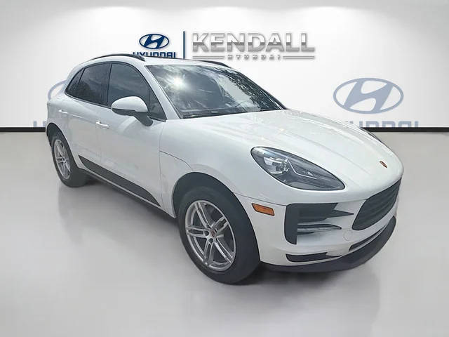 2021 Porsche Macan  AWD photo