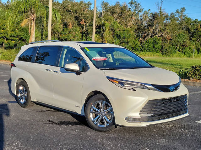 2021 Toyota Sienna Platinum AWD photo