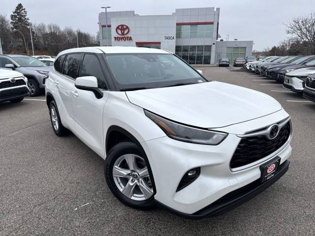 2021 Toyota Highlander LE FWD photo