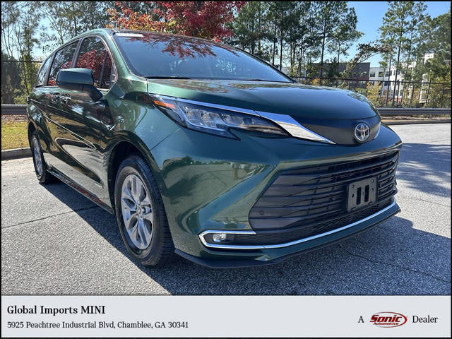 2021 Toyota Sienna XLE FWD photo