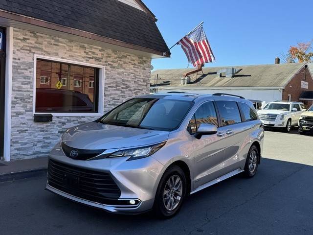 2021 Toyota Sienna XLE FWD photo