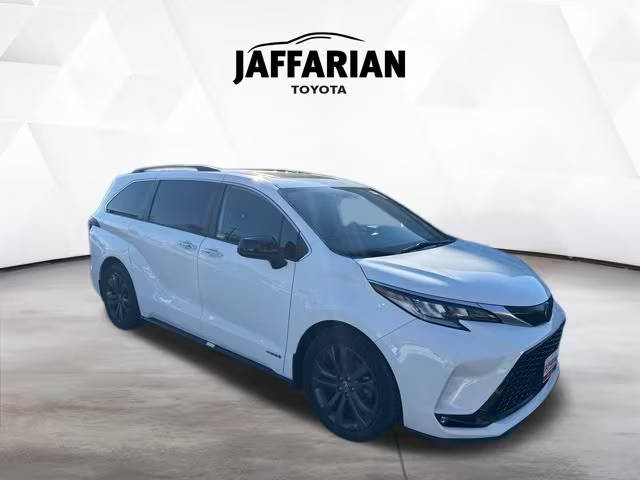 2021 Toyota Sienna XSE FWD photo