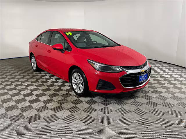 2019 Chevrolet Cruze LT FWD photo