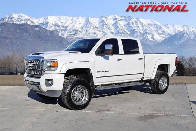 2018 GMC Sierra 2500HD Denali 4WD photo