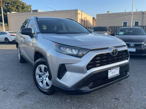 2020 Toyota RAV4 LE FWD photo