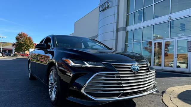 2021 Toyota Avalon Hybrid Limited FWD photo