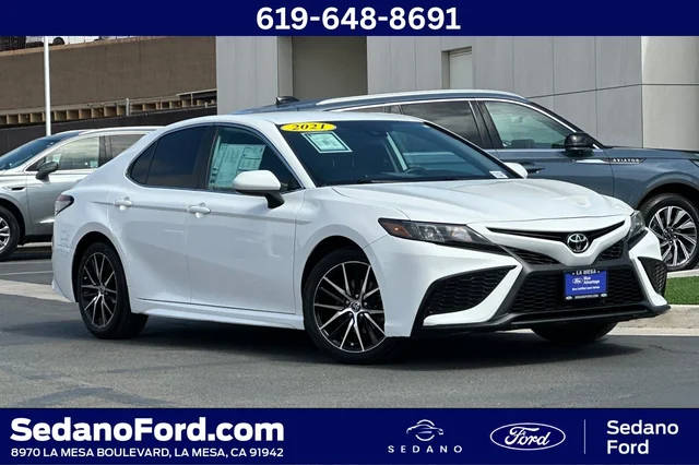 2021 Toyota Camry SE FWD photo