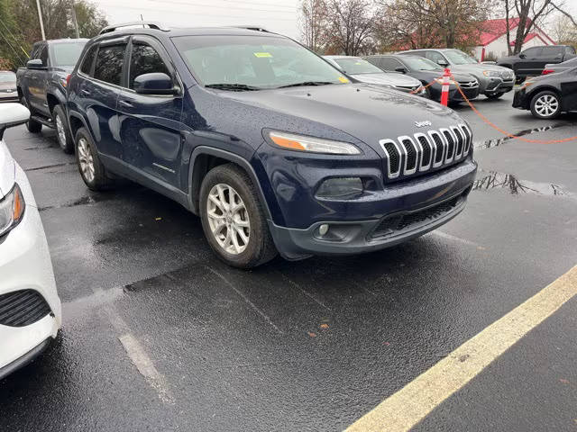 2016 Jeep Cherokee Latitude FWD photo