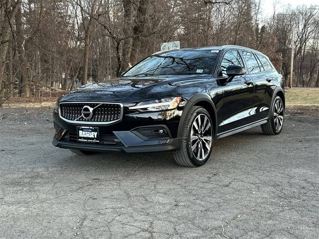 2022 Volvo V60 Cross Country  AWD photo