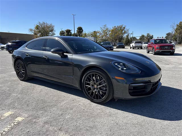 2021 Porsche Panamera  RWD photo