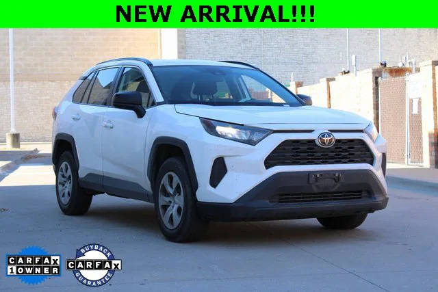 2021 Toyota RAV4 LE FWD photo