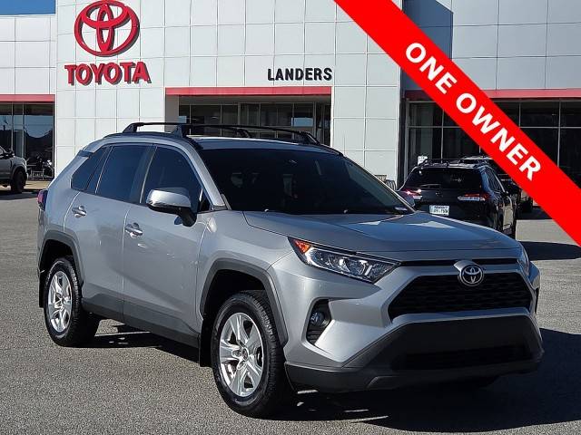 2021 Toyota RAV4 XLE FWD photo