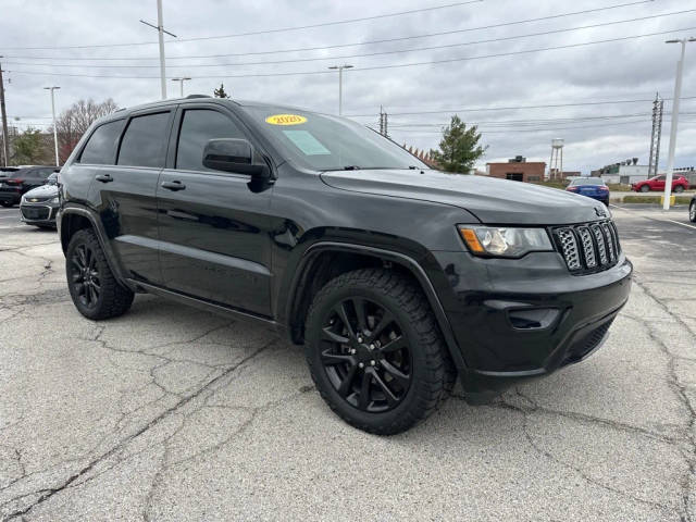 2020 Jeep Grand Cherokee Laredo 4WD photo