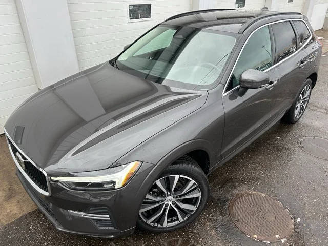 2022 Volvo XC60 Momentum AWD photo