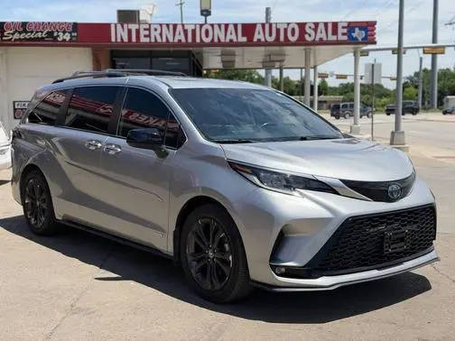 2021 Toyota Sienna XSE FWD photo