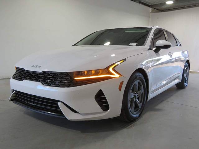 2022 Kia K5 LX FWD photo