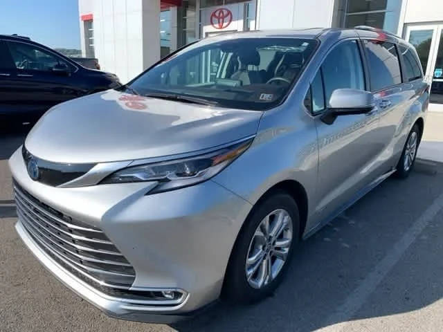 2021 Toyota Sienna Platinum AWD photo