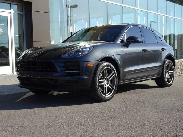 2021 Porsche Macan  AWD photo