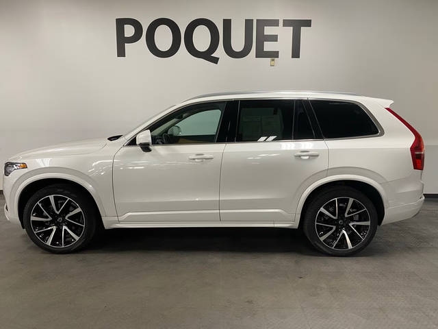 2022 Volvo XC90 Momentum AWD photo