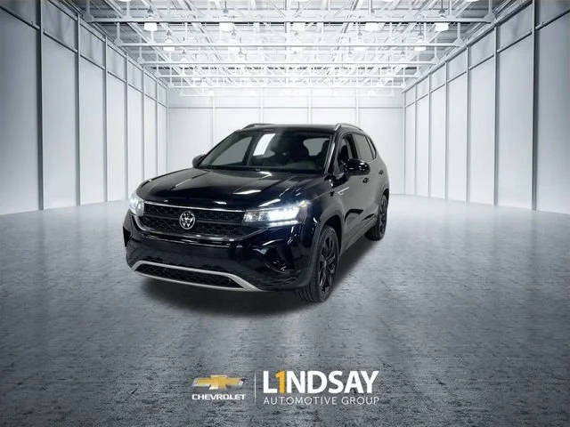 2022 Volkswagen Taos SE AWD photo