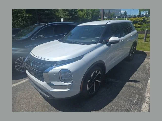 2022 Mitsubishi Outlander ES 4WD photo