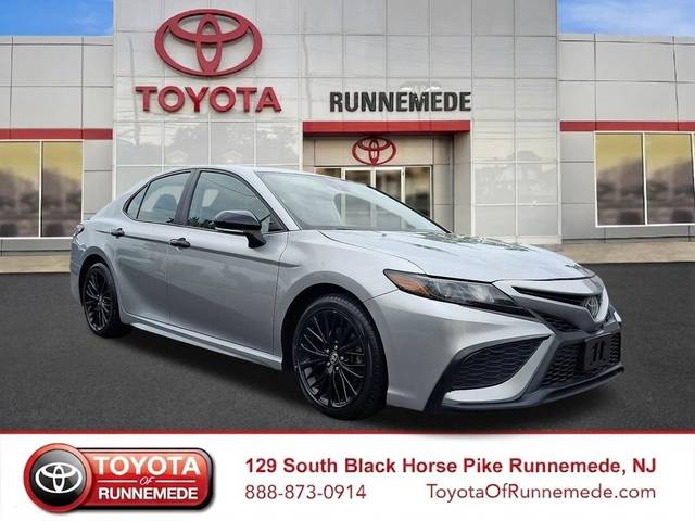 2021 Toyota Camry SE Nightshade FWD photo