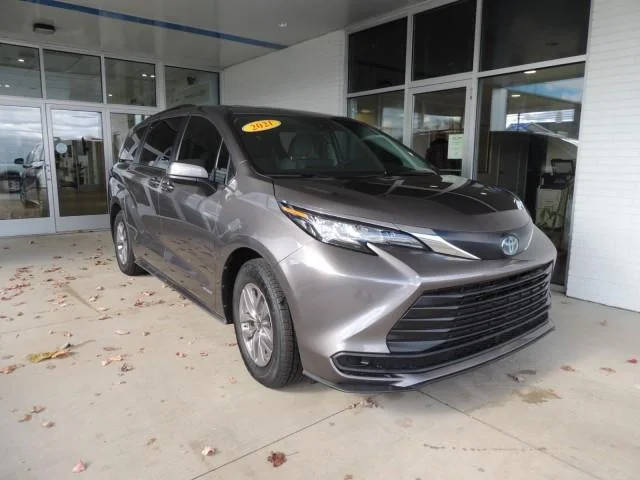 2021 Toyota Sienna LE AWD photo