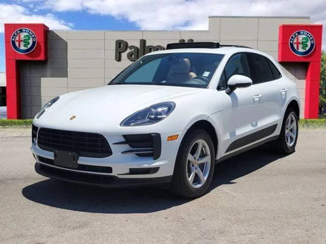2021 Porsche Macan  AWD photo