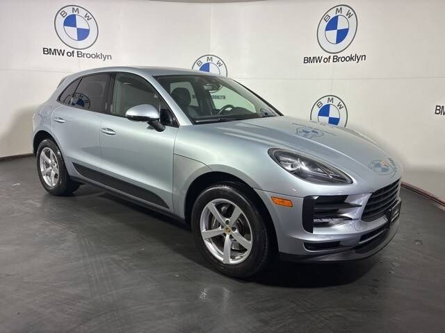 2021 Porsche Macan  AWD photo