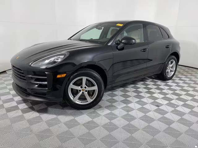 2021 Porsche Macan  AWD photo