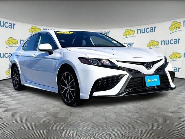 2021 Toyota Camry SE FWD photo