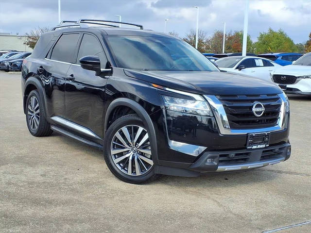 2022 Nissan Pathfinder Platinum FWD photo