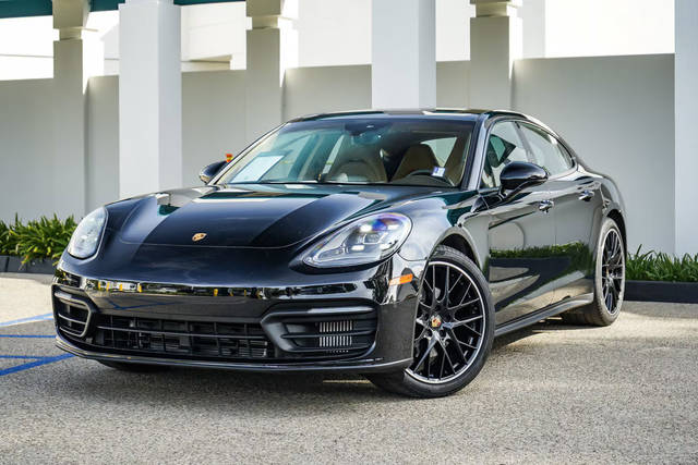 2021 Porsche Panamera  RWD photo