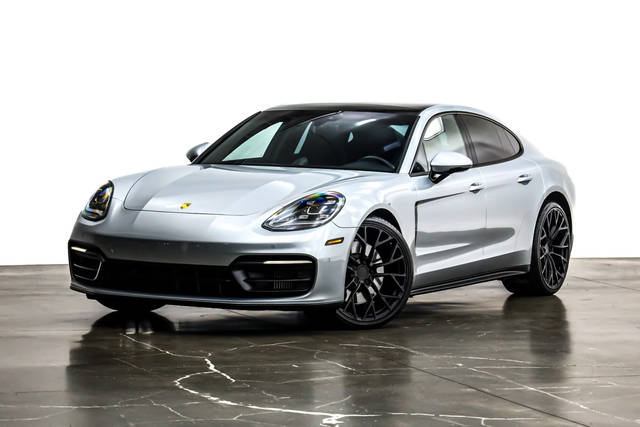 2021 Porsche Panamera  RWD photo