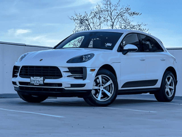 2021 Porsche Macan  AWD photo