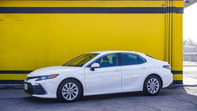 2021 Toyota Camry LE FWD photo