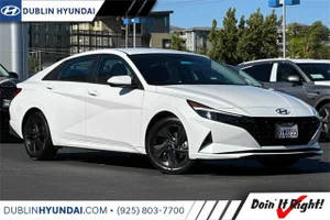 2022 Hyundai Elantra SEL FWD photo