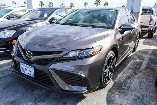 2021 Toyota Camry SE FWD photo