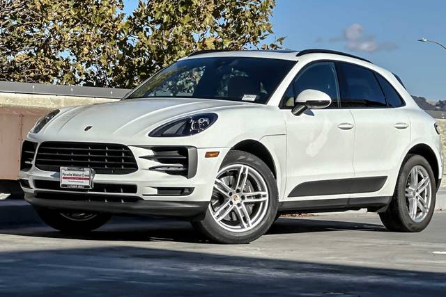 2021 Porsche Macan  AWD photo