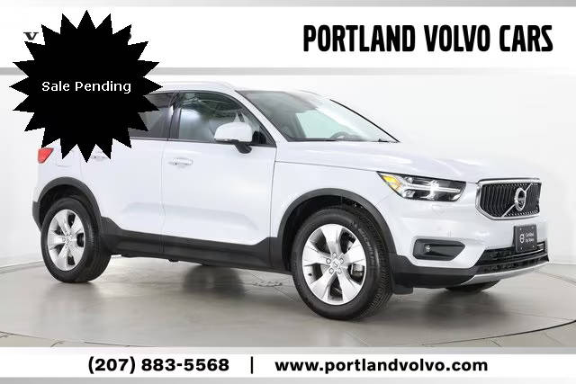 2021 Volvo XC40 Momentum AWD photo