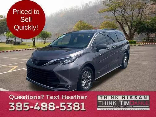 2021 Toyota Sienna XLE FWD photo