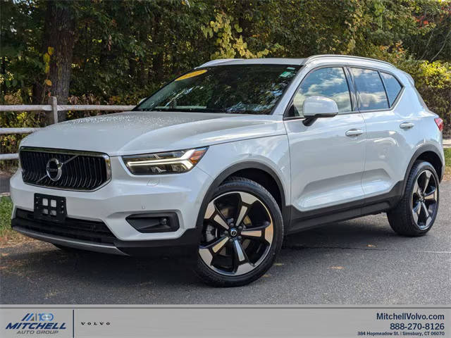 2022 Volvo XC40 Momentum AWD photo