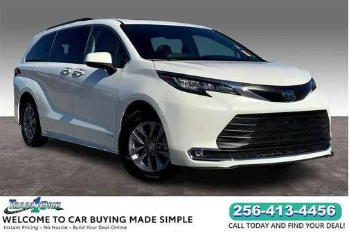 2021 Toyota Sienna XLE FWD photo