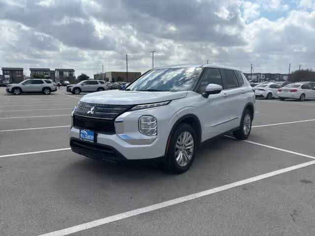 2022 Mitsubishi Outlander ES FWD photo