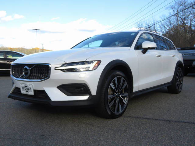 2022 Volvo V60 Cross Country  AWD photo